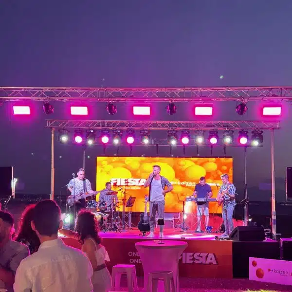 Υπαίθρια εκδήλωση Fiesta με σκηνή, live band, φωτισμό και LED screen από Tsisma Θεσσαλονίκη